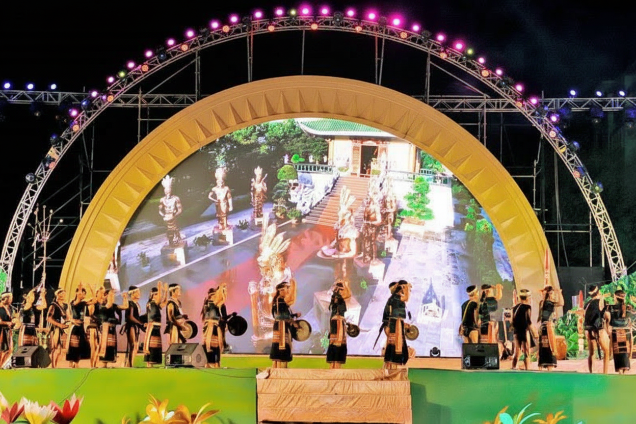 Sân khấu lễ hội cồng chiêng Sân khấu lễ hội cồng chiêng