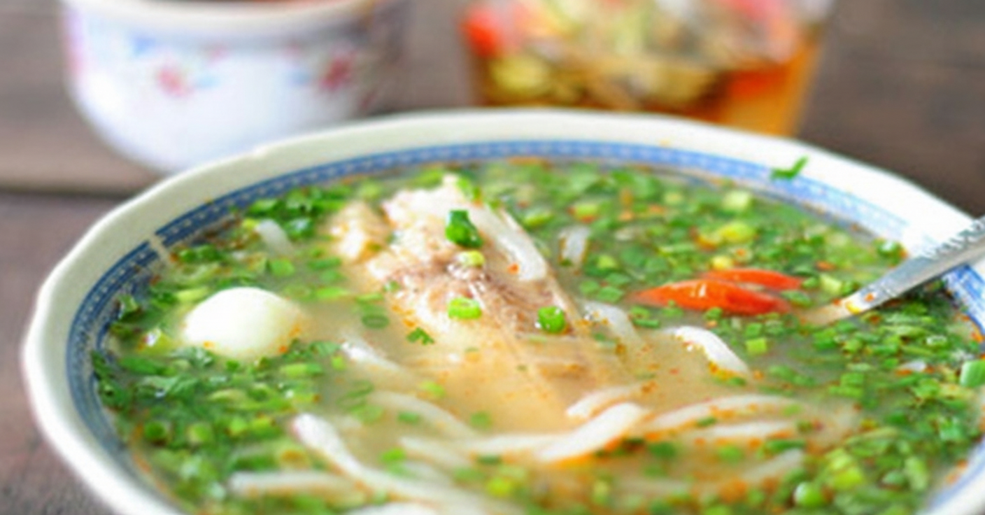 Bát bánh canh cá lóc nóng Bát bánh canh cá lóc nóng